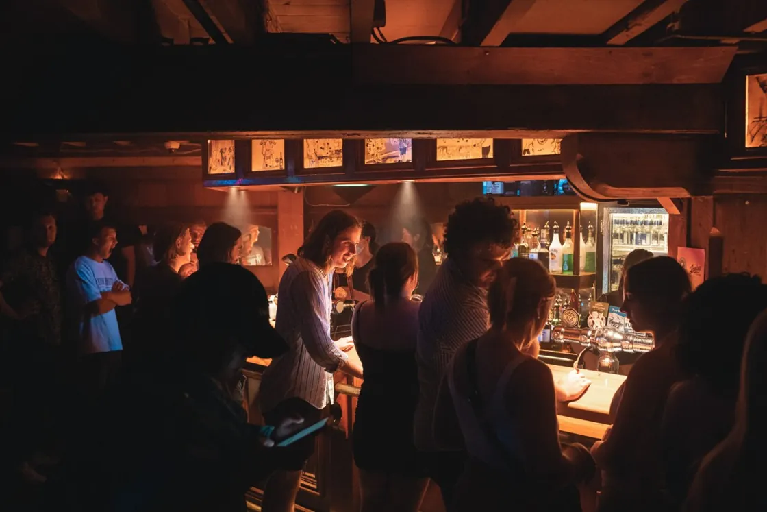 Lambys Tavern — bar interior
