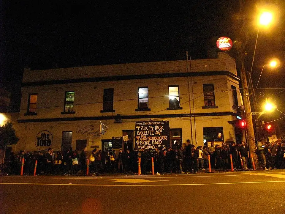 Queue outside The Tote at night, January 2010